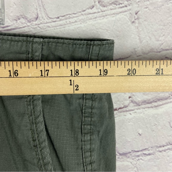 Chaps Men's Olive Green Cargo Shorts Size: 38W - Picture 9 of 11